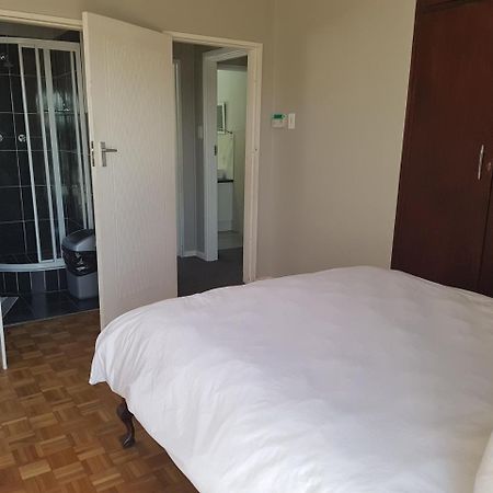 Tyday Accommodation Port Elizabeth Ngoại thất bức ảnh