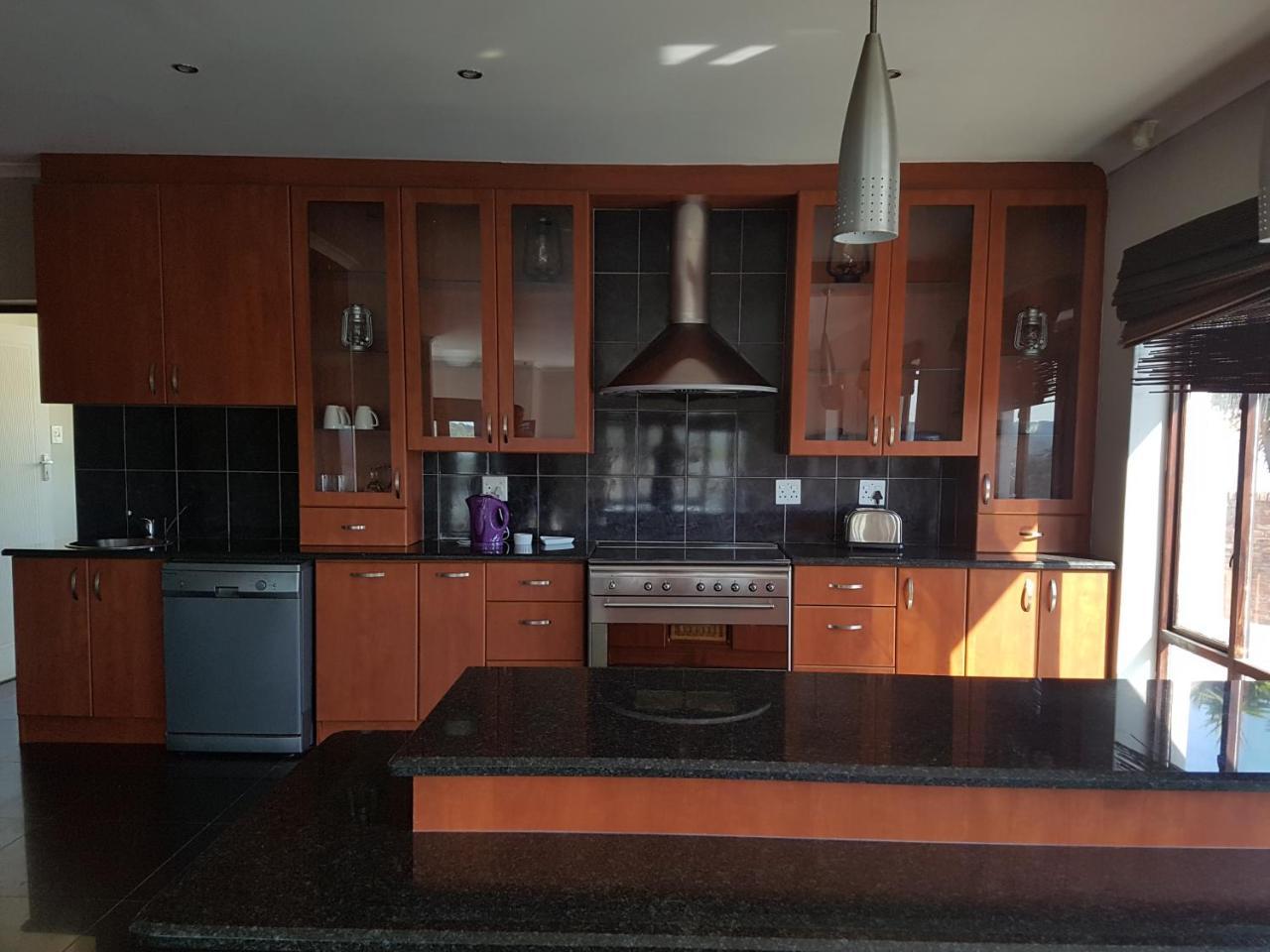 Tyday Accommodation Port Elizabeth Ngoại thất bức ảnh